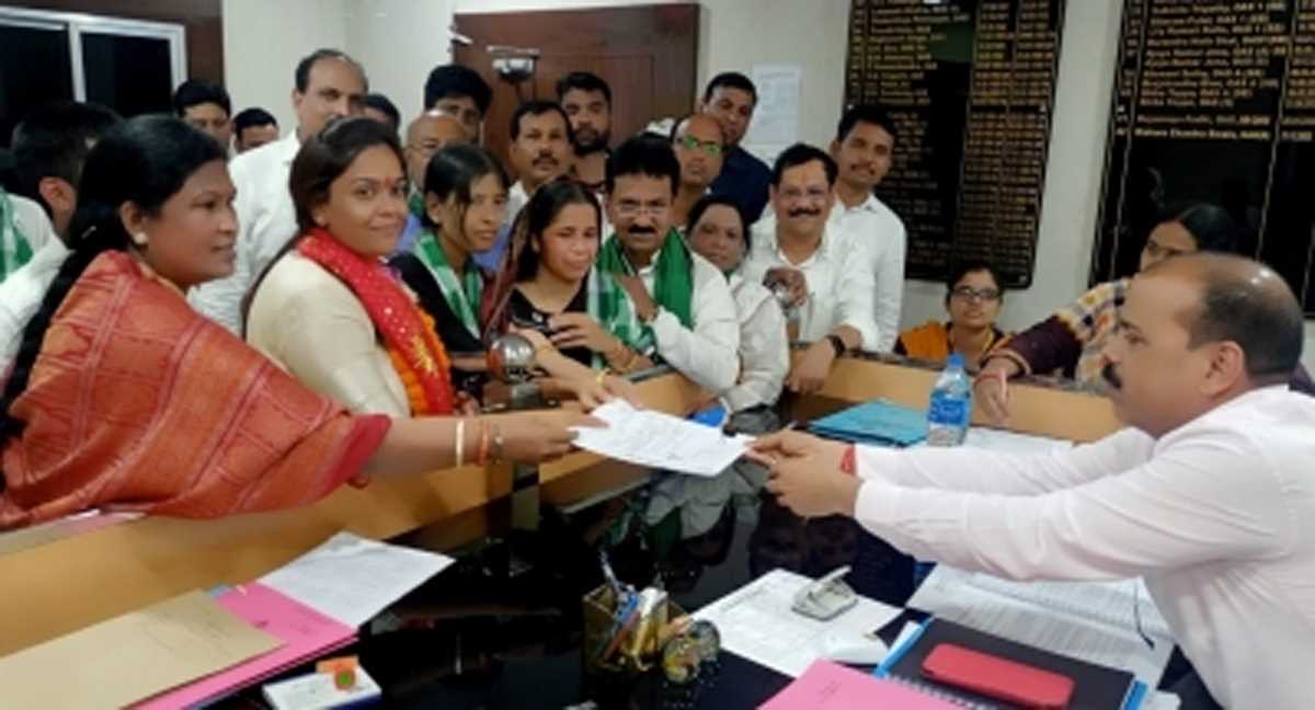 ओडिशा : बीजद उम्मीदवार ने झारसुगुड़ा उपचुनाव के लिए नामांकन दाखिल किया